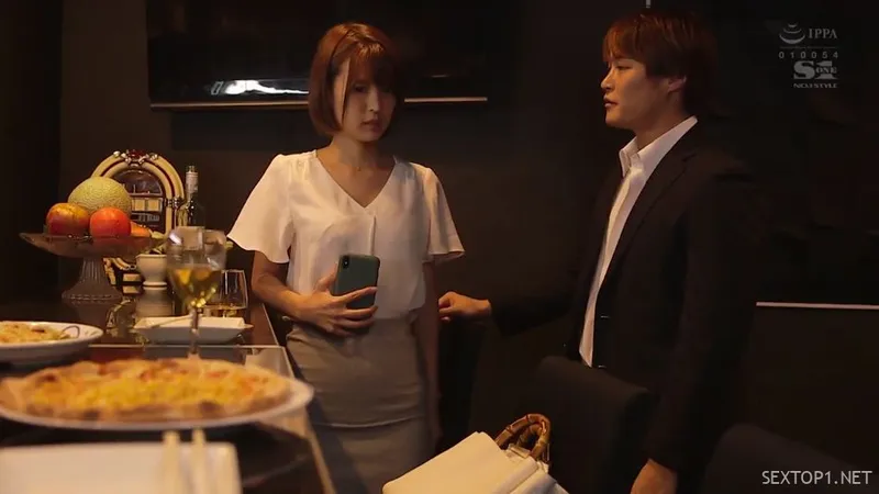 Lén lút với bạn gái củ ở buổi hợp lớp cuối năm