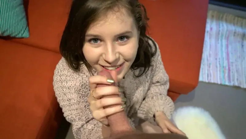 Xuất tinh ngập chiếc lỗ lồn hồng của eny dễ thương